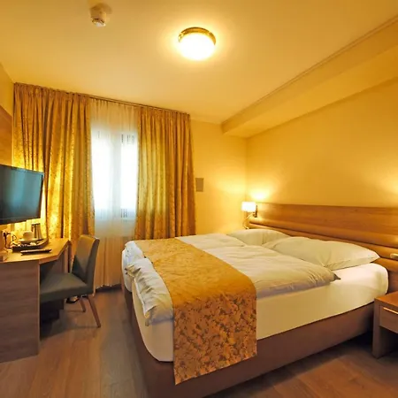 Saint Fiacre מלון 3*