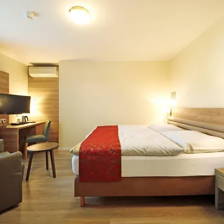 מלון Saint Fiacre 3*