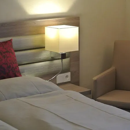 호텔 생 피아크르 부르샤이트