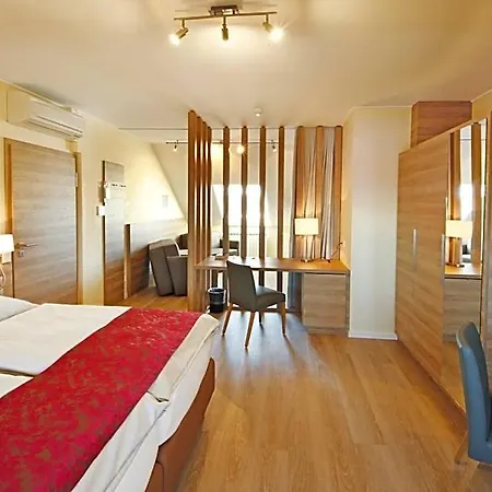 Saint Fiacre Hotel 3*